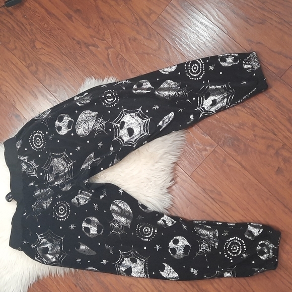 Disneys Nightmare Before Christmas Black Velour Crops - Picture 5 of 6